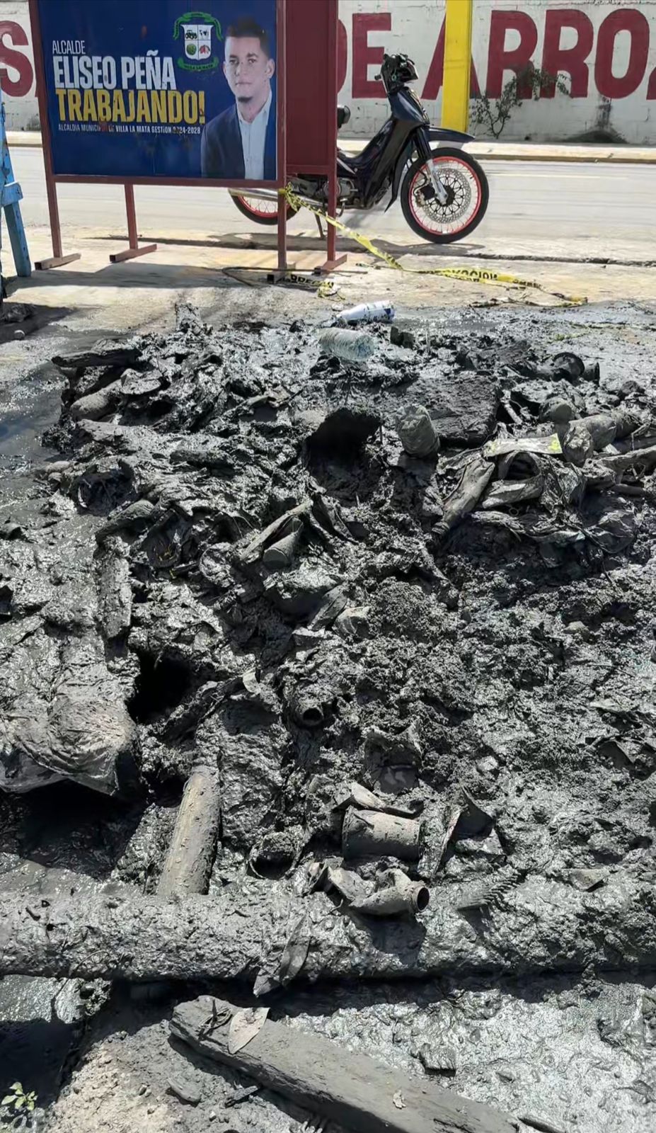 La Alcaldía de Villa La Mata, bajo la gestión 2024–2028 del alcalde Eliseo Peña, continúa trabajando por el bienestar del municipio con la restauración del drenaje pluvial en distintos sectores.