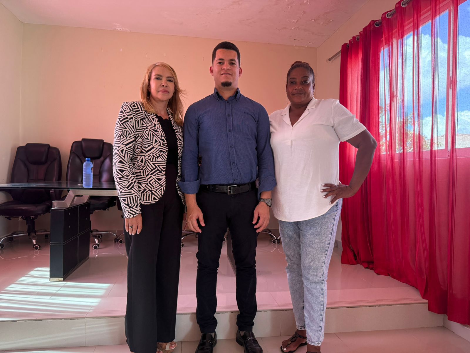 El alcalde del municipio de Villa La Mata, Lic. Eliseo Peña Jiménez, sostuvo un encuentro con la dirección regional del programa Supérate, con el propósito de gestionar la instalación de un punto de atención en el ayuntamiento.